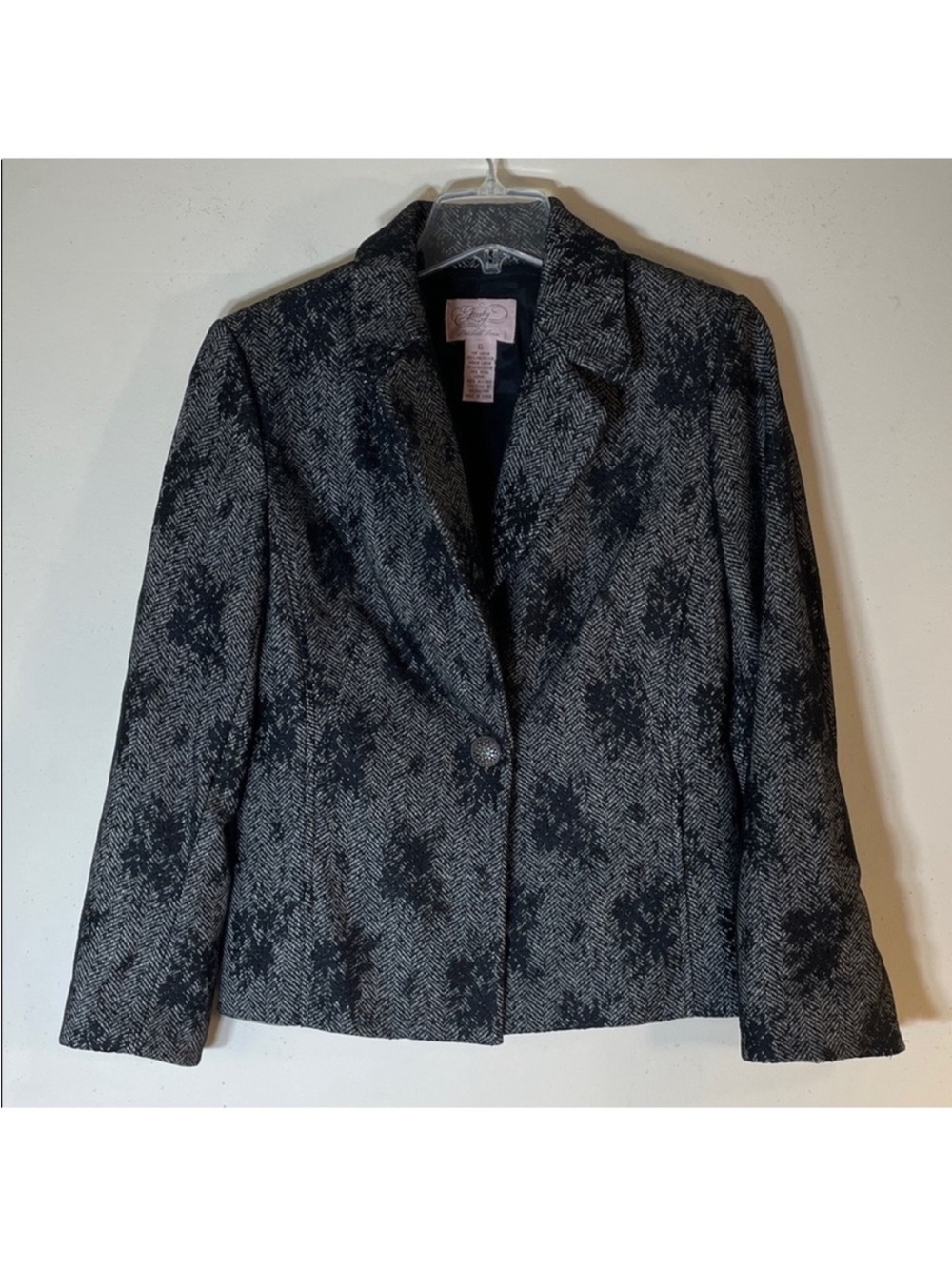 Tailored Black and Gray Patterned Single-Button Blazer